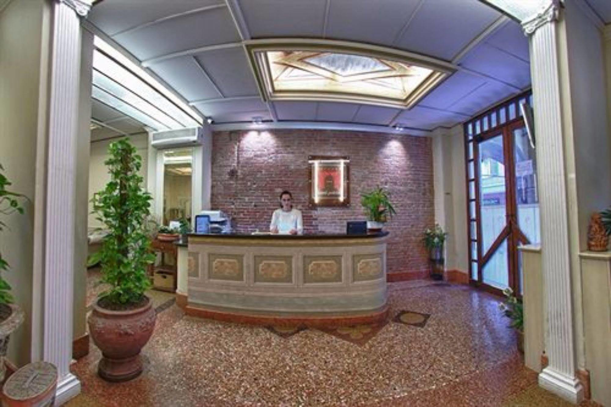 Hotel Pedrini Bologna Bagian luar foto