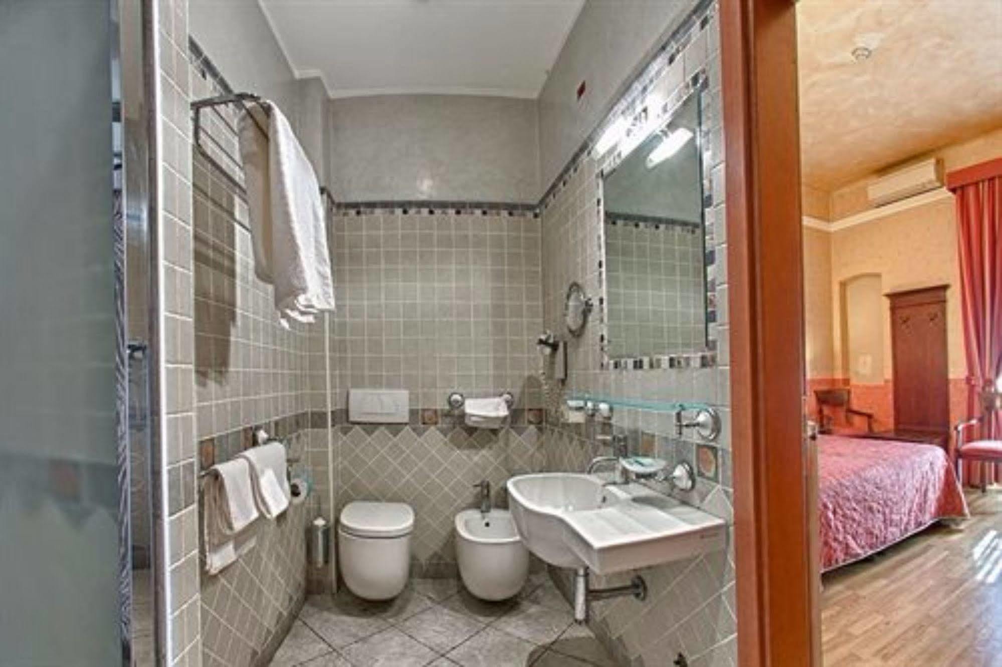 Hotel Pedrini Bologna Bagian luar foto