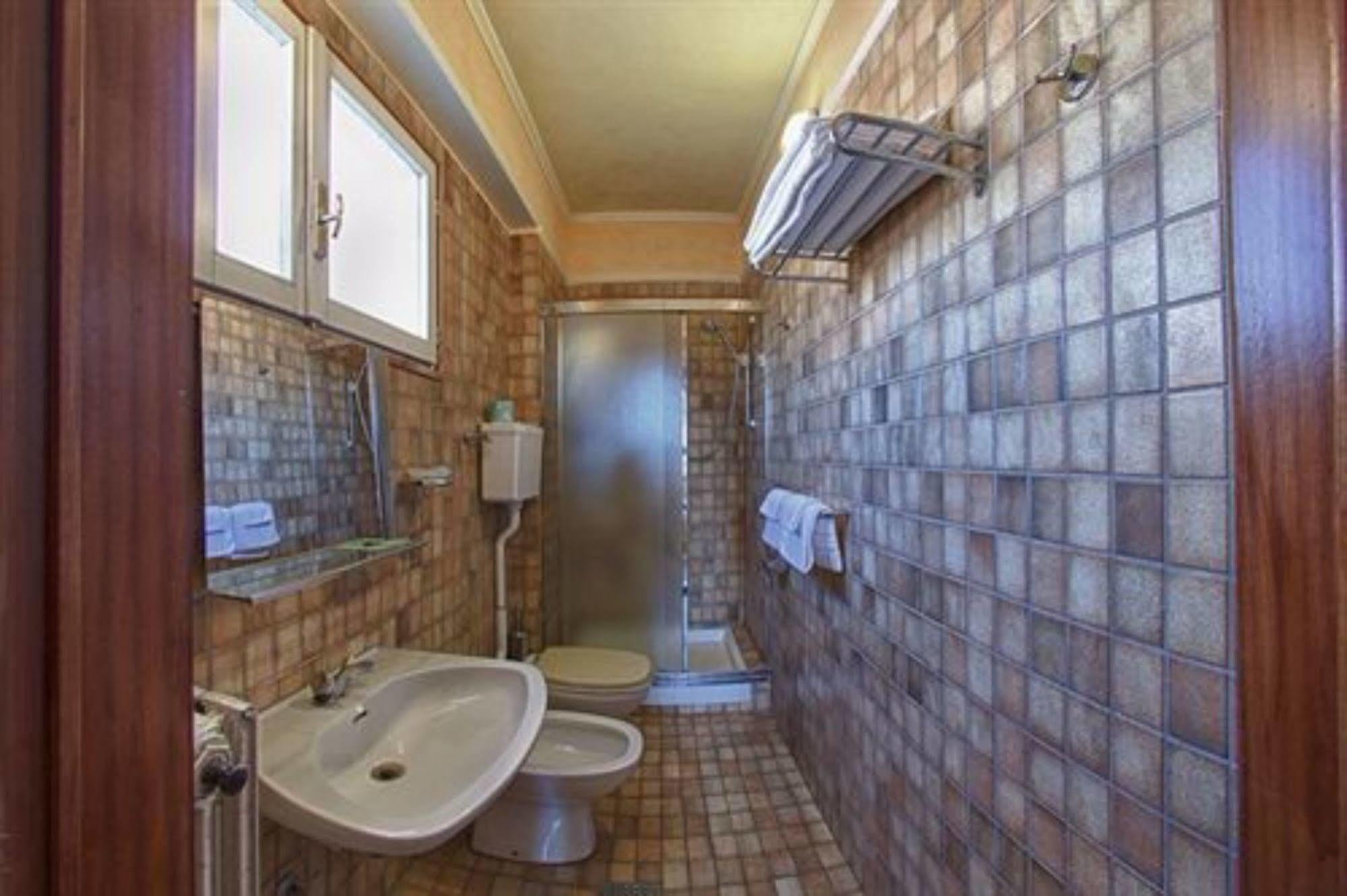 Hotel Pedrini Bologna Bagian luar foto