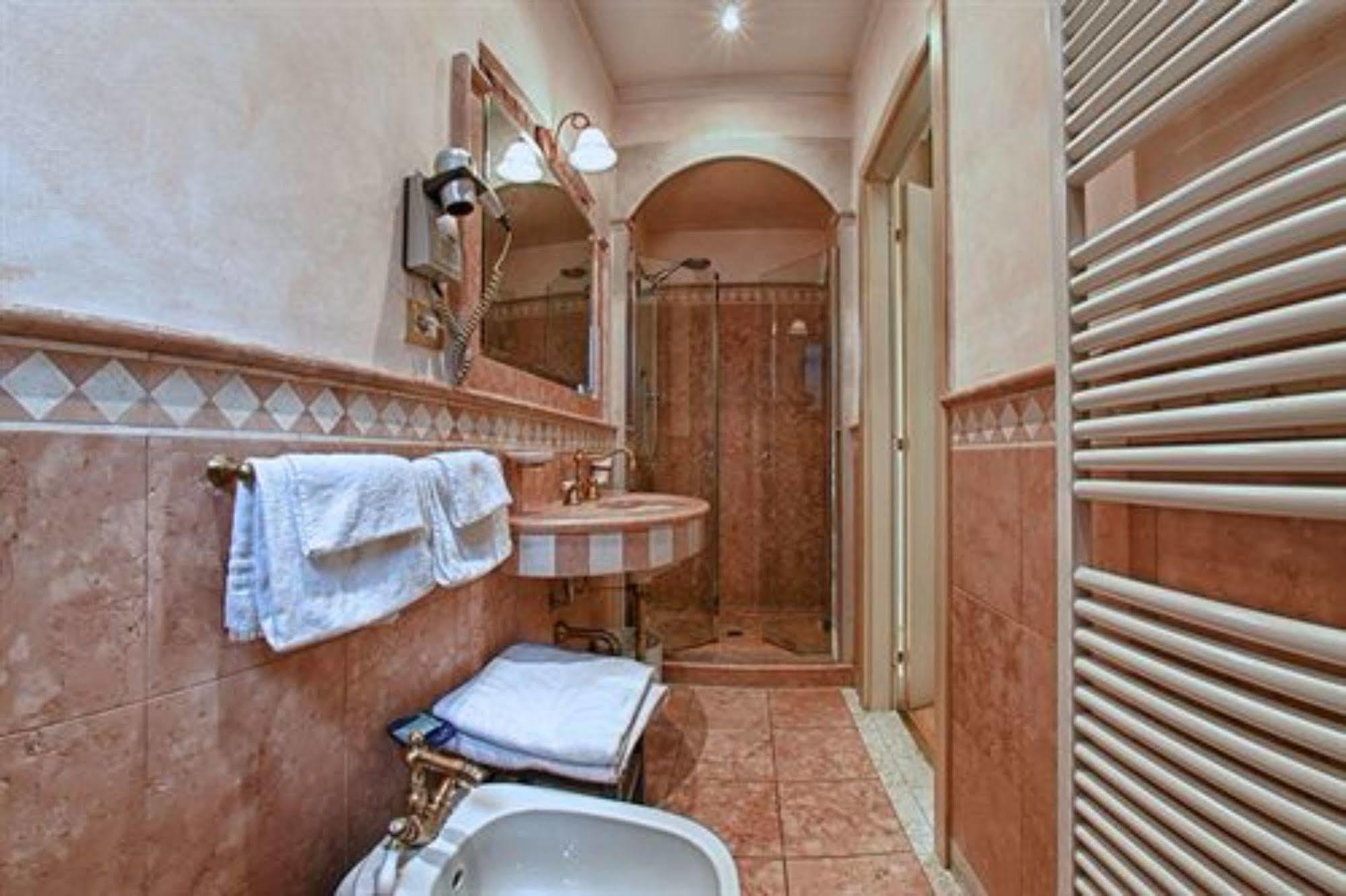 Hotel Pedrini Bologna Bagian luar foto