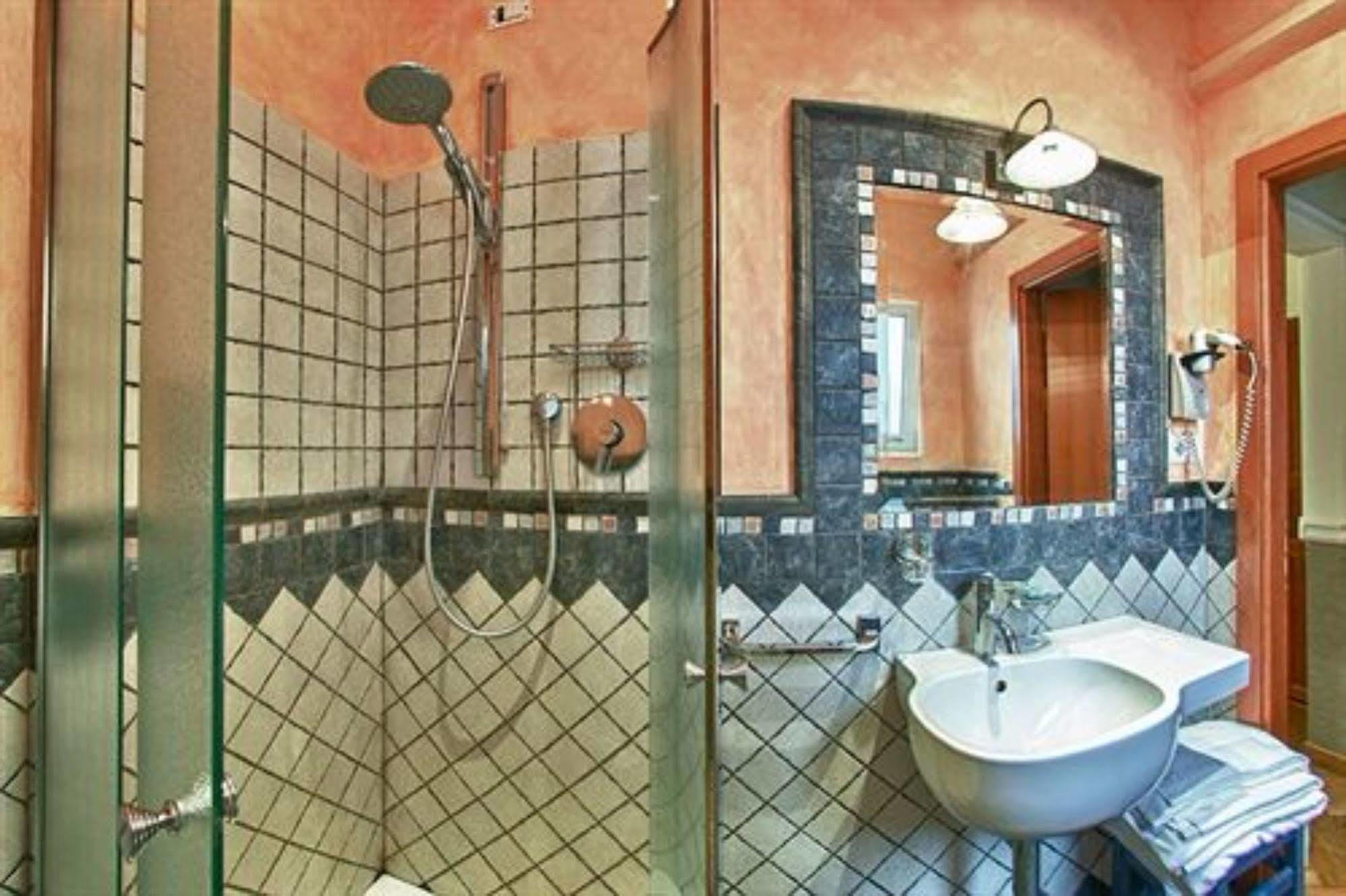 Hotel Pedrini Bologna Bagian luar foto
