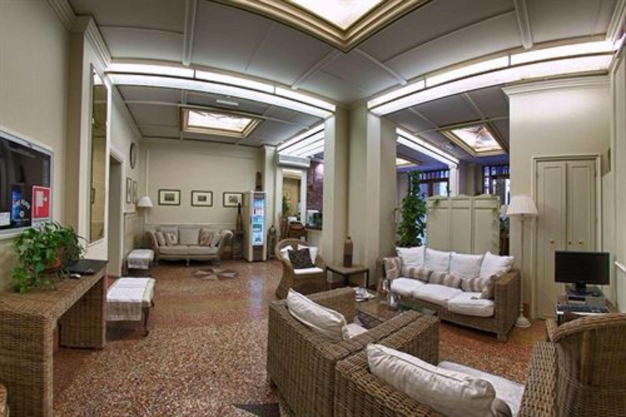 Hotel Pedrini Bologna Bagian luar foto
