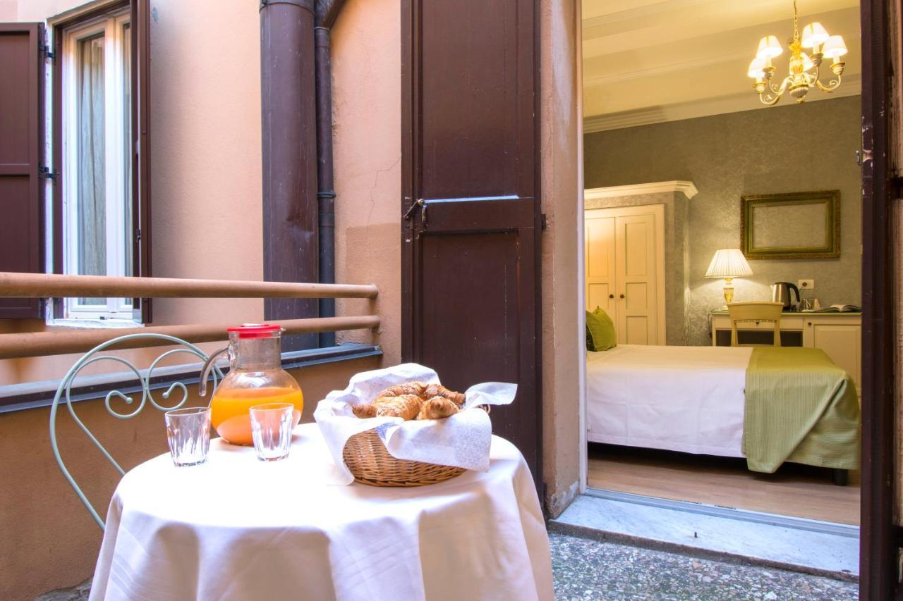 Hotel Pedrini Bologna Bagian luar foto